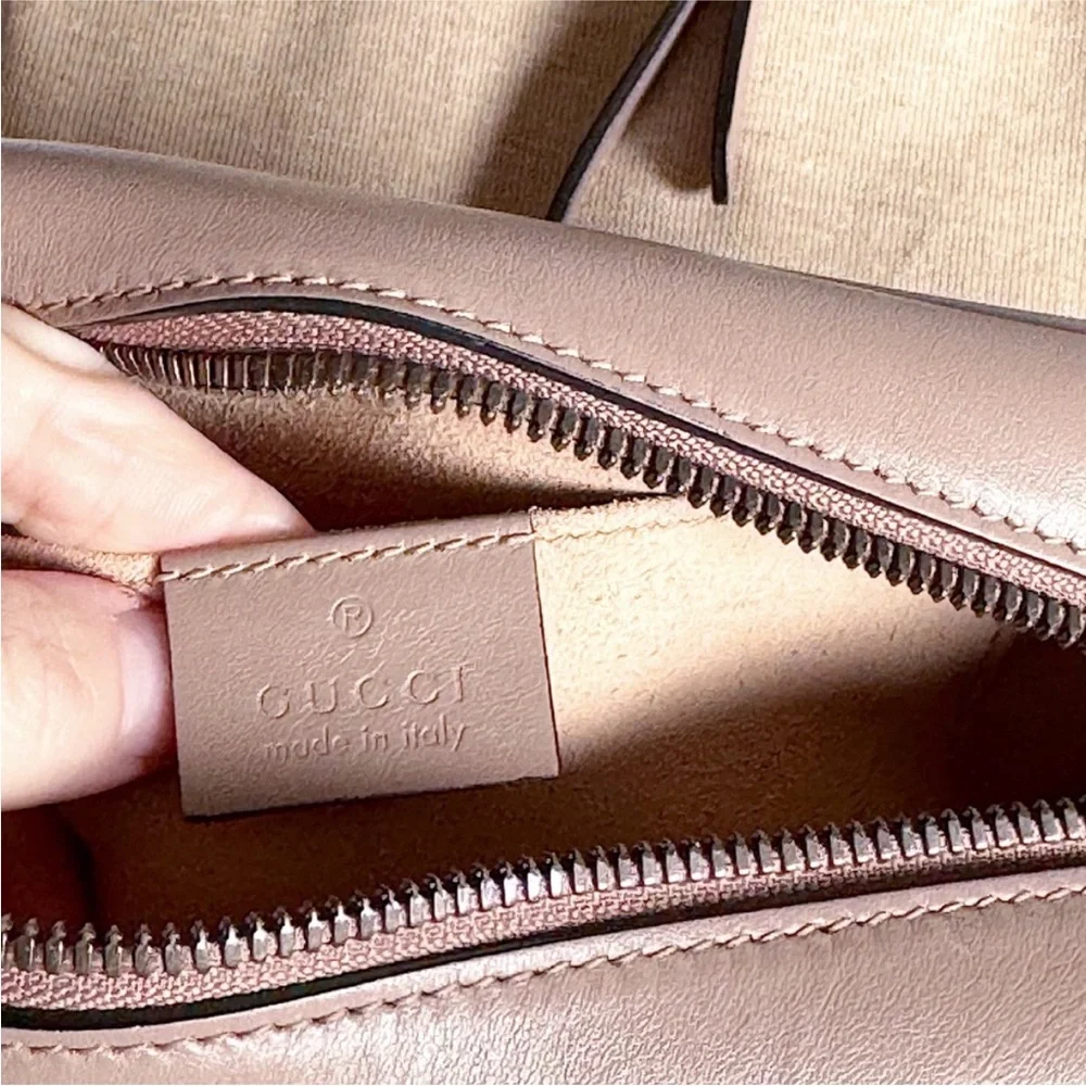 GUCCI MATELASSE LEATHER MARMONT GG CAMERA ZIP CROSSBODY BAG BEIGE PINK - Picture 15 of 16